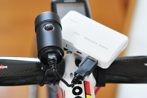 自転車に載せたまま，モバイルバッテリーで充電する（＾＾）